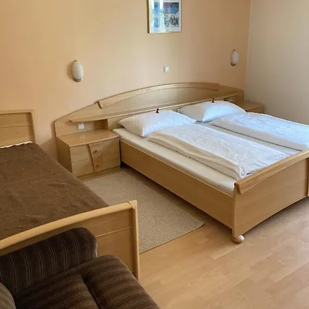 Bed and Breakfast Zum Goldenen Loewen - Nebenhaus Ehrenhausen