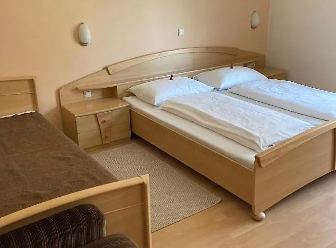 Bed and Breakfast Zum Goldenen Loewen - Nebenhaus Ehrenhausen